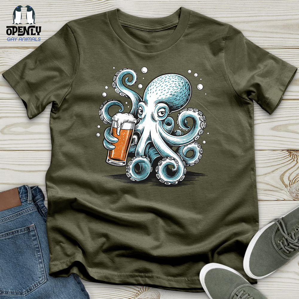Octopus Holding Beer Glass Unisex t-shirt