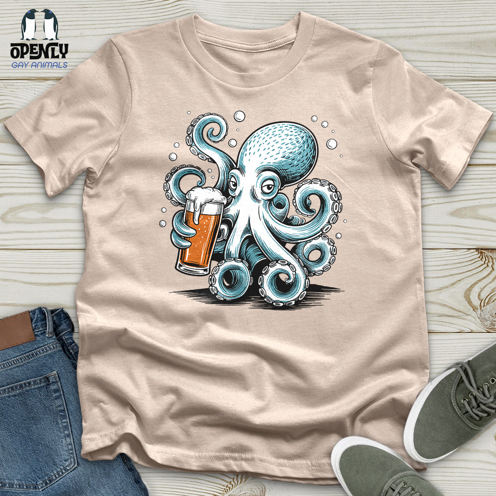 Octopus Holding Beer Glass Unisex t-shirt